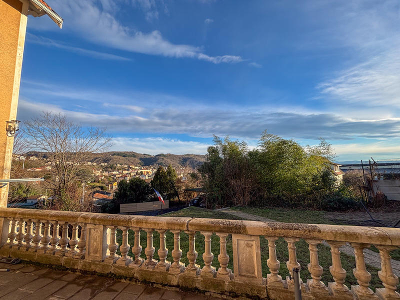 Propriété - 280 m² - 12 pièces