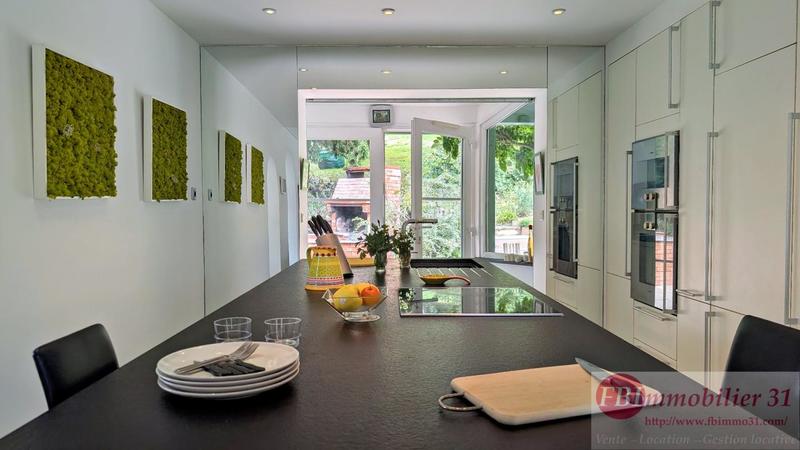 Demeure - 170 m² - 6 pièces