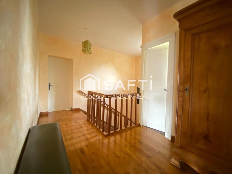 Maison - 310 m² - 10 pièces