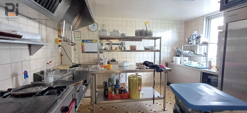 Maison - 200 m² - 7 pièces