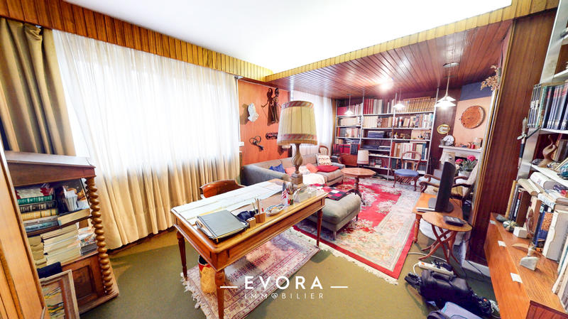 Maison - 242 m² - 10 pièces