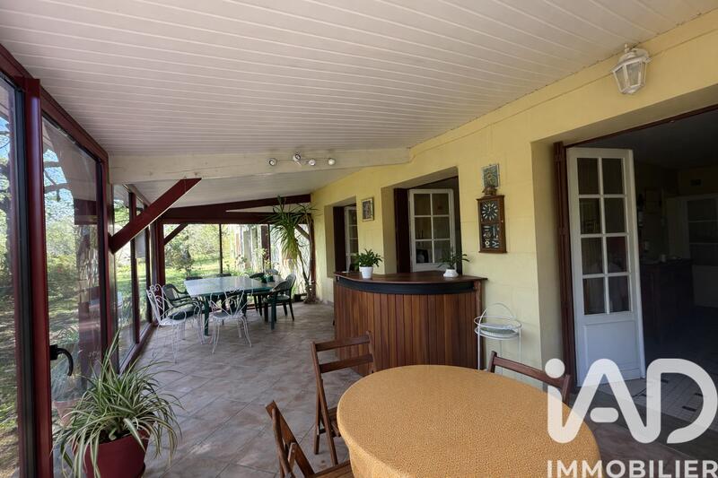 Maison - 252 m² - 12 pièces