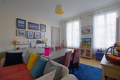 Maison - 300 m² - 8 pièces