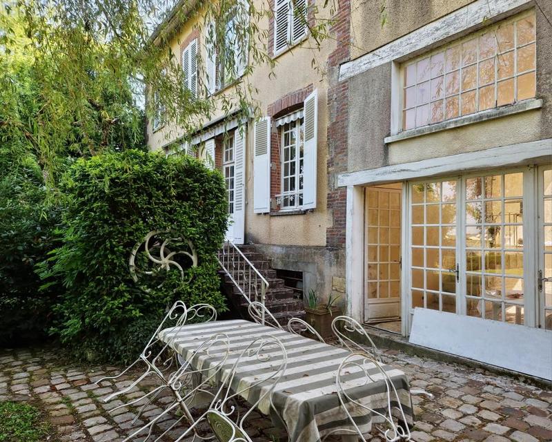 Maison - 205 m² - 8 pièces