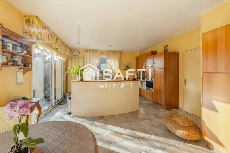 Maison - 241 m² - 8 pièces