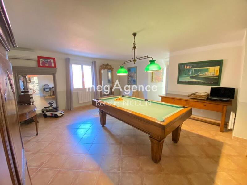 Maison - 210 m² - 10 pièces