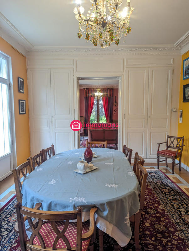 Maison - 203 m² - 9 pièces