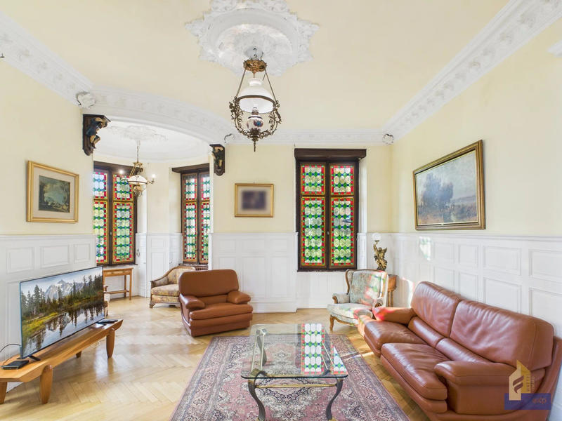 Maison - 443 m² - 17 pièces