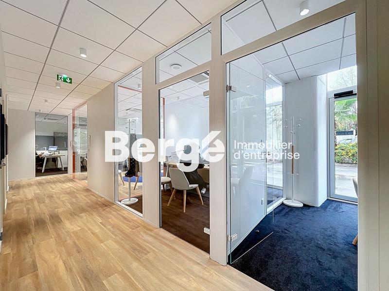 Local commercial - 180 m² - 16 pièces