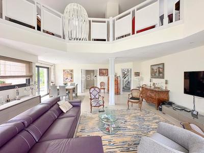 Maison - 200 m² - 7 pièces