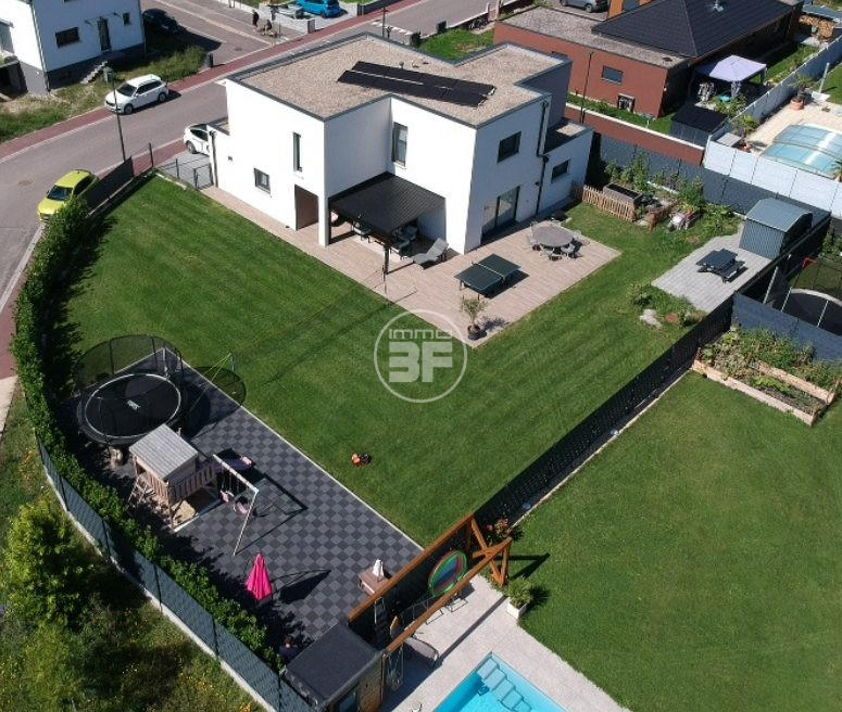 Maison - 187 m² - 5 pièces