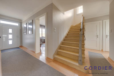 Maison - 150 m² - 8 pièces