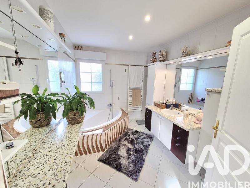 Maison - 200 m² - 6 pièces