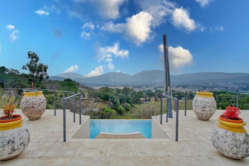 Villa - 350 m² - 4 pièces