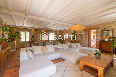 Maison - 220 m² - 8 pièces