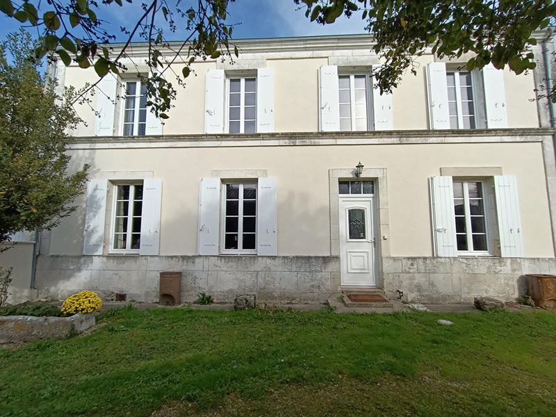 Maison - 287 m² - 10 pièces
