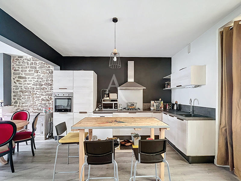 Maison - 111 m² - 7 pièces