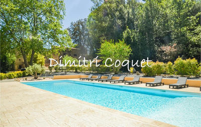 Propriété - 415 m² - 14 pièces