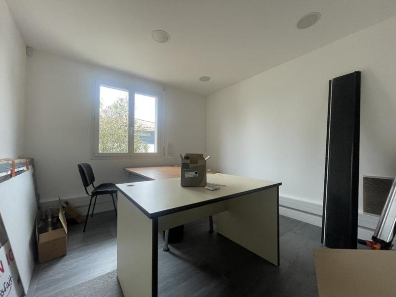 Local commercial - 91 m² - 4 pièces