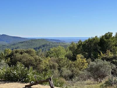 Maison - 221 m² - 6 pièces