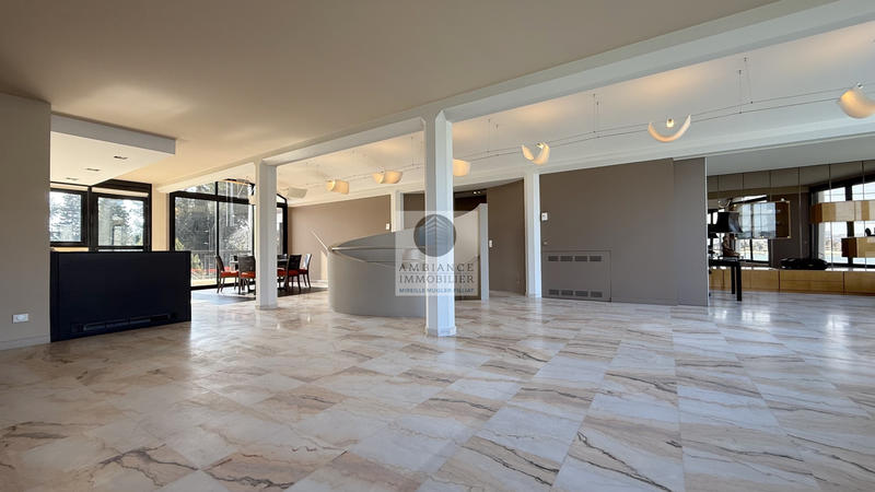 Maison - 215 m² - 6 pièces