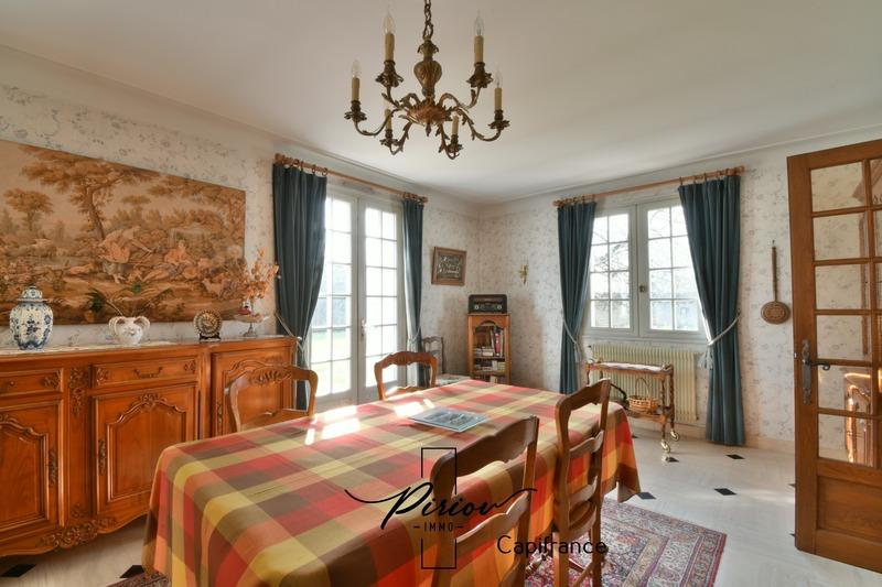 Pavillon - 195 m² - 8 pièces