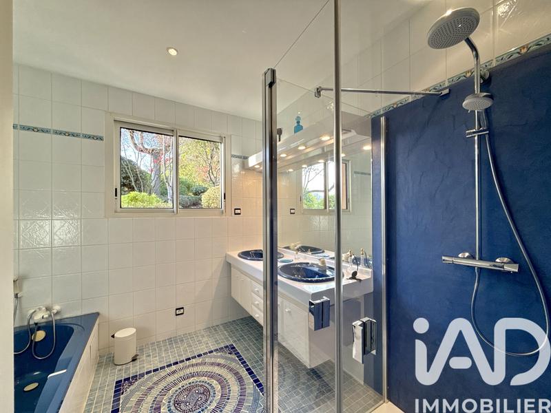 Maison - 210 m² - 8 pièces