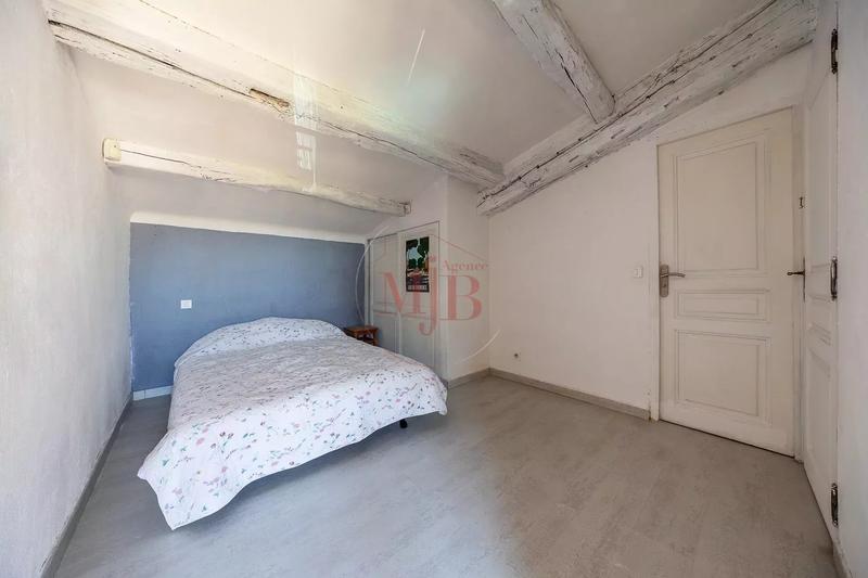 Maison - 256 m² - 8 pièces