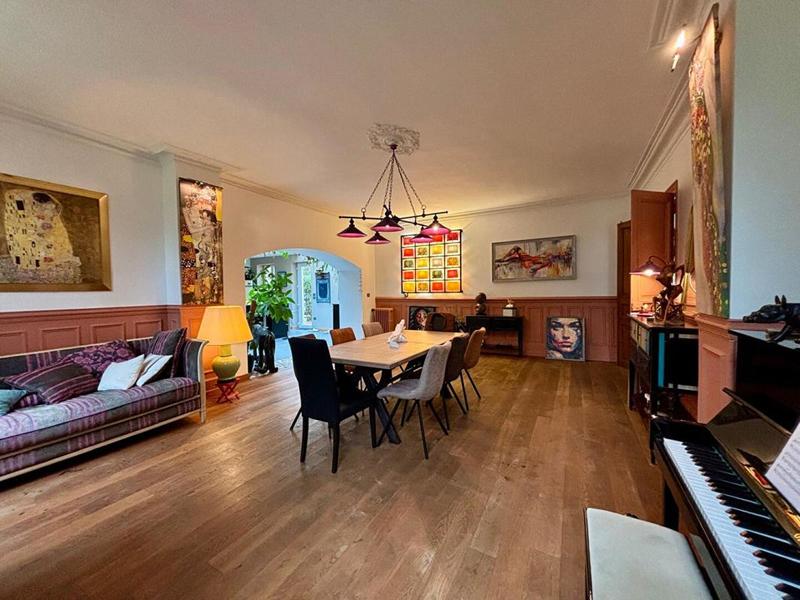 Demeure - 370 m² - 7 pièces