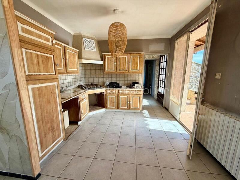 Mas - 2 600 m² - 9 pièces