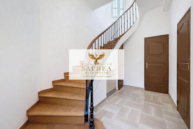 Maison - 330 m² - 10 pièces