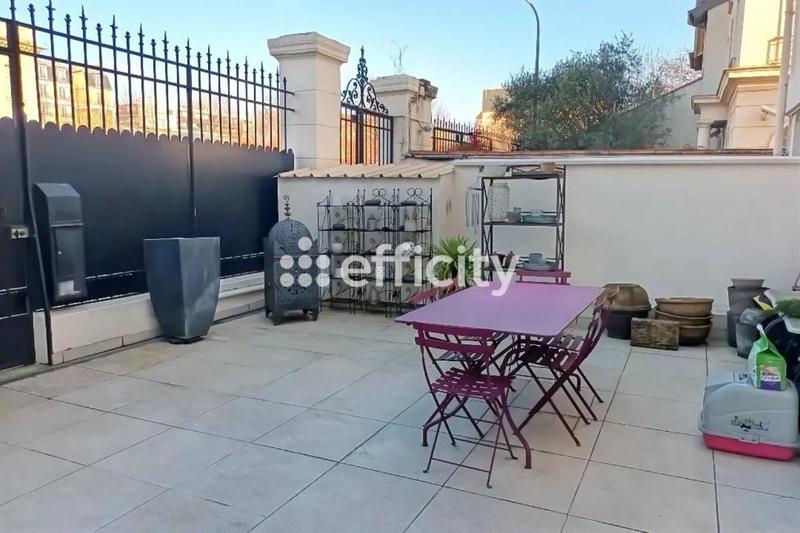 Maison - 326 m² - 6 pièces