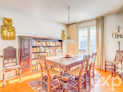 Maison - 235 m² - 9 pièces