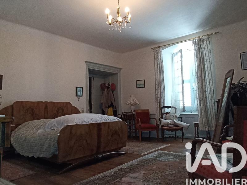 Maison - 330 m² - 6 pièces