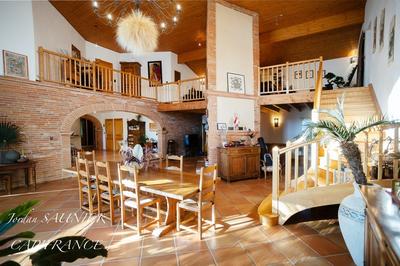 Maison traditionnelle - 372 m² - 8 pièces