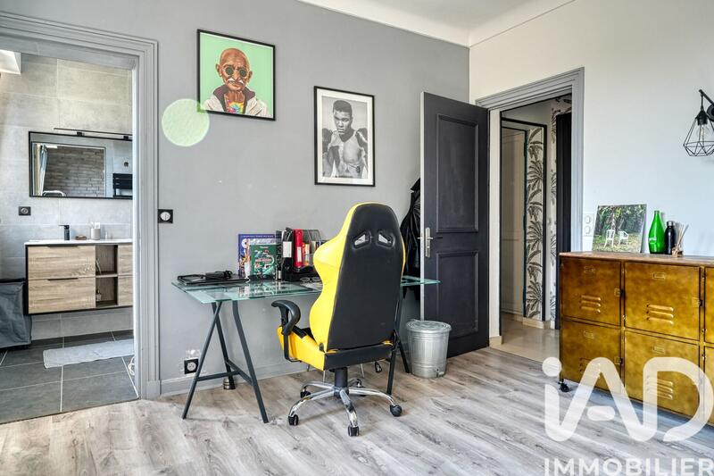 Maison - 243 m² - 8 pièces