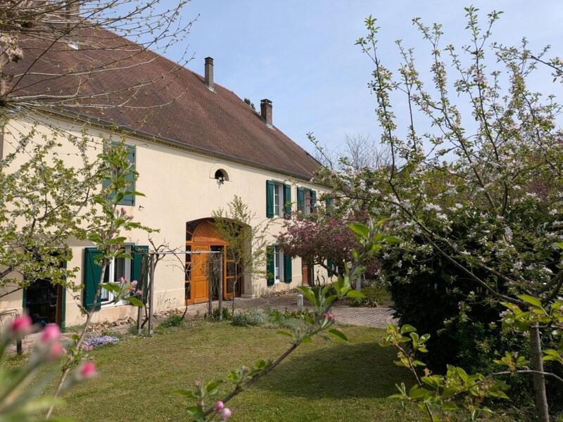 Maison - 241 m² - 8 pièces