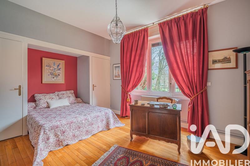 Maison - 369 m² - 9 pièces