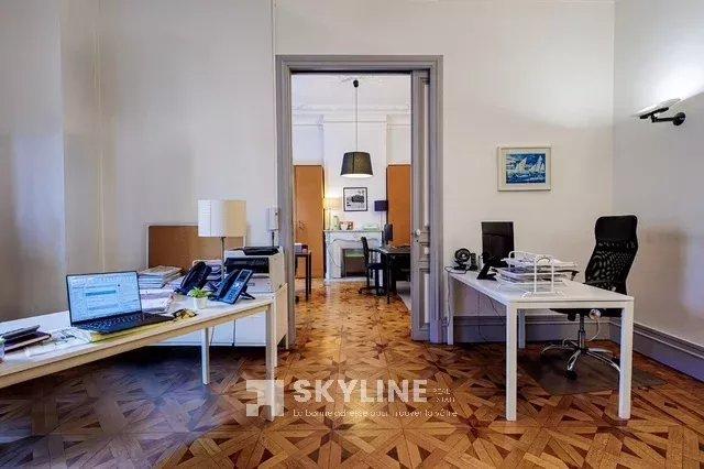 Appartement - 247 m² - 5 pièces