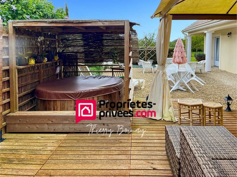 Maison - 230 m² - 8 pièces