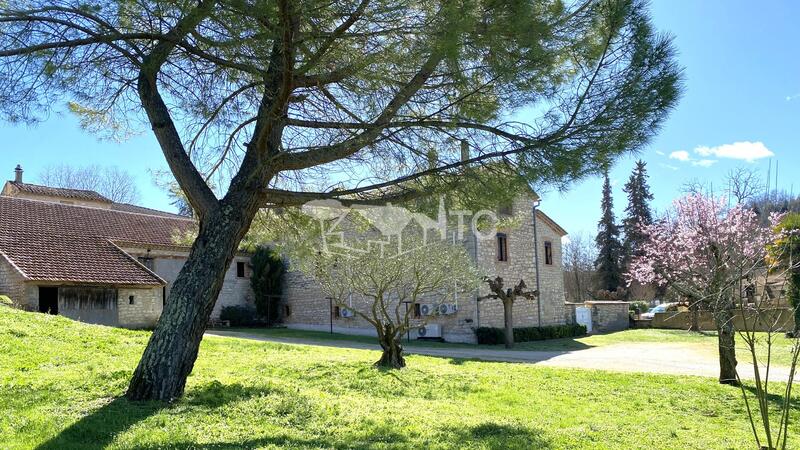 Maison en pierre - 141 m² - 5 pièces