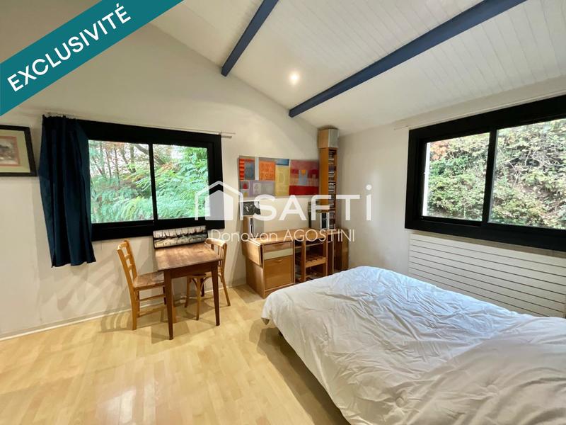 Maison - 239 m² - 7 pièces