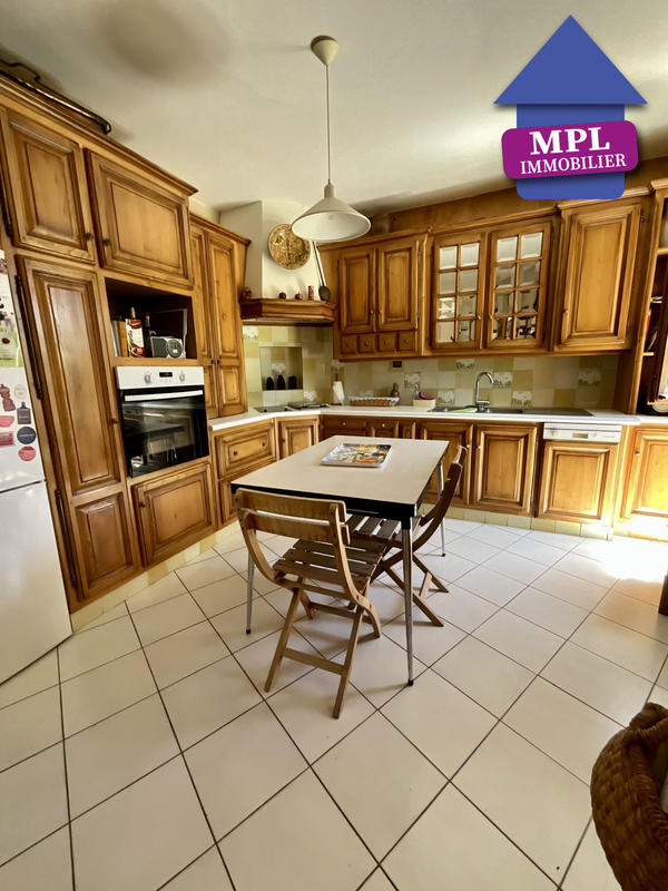 Villa - 165 m² - 12 pièces