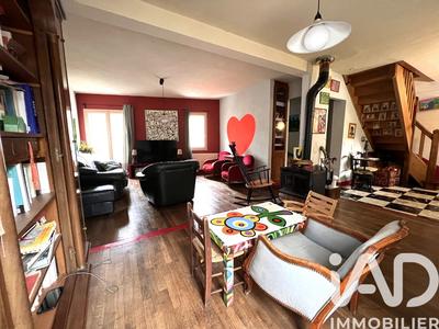 Maison - 214 m² - 8 pièces