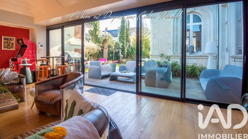 Maison - 225 m² - 10 pièces