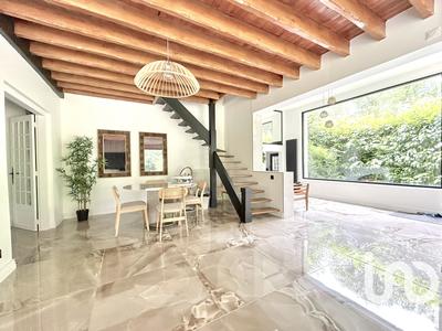 Maison - 204 m² - 7 pièces