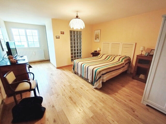 Maison - 242 m² - 7 pièces