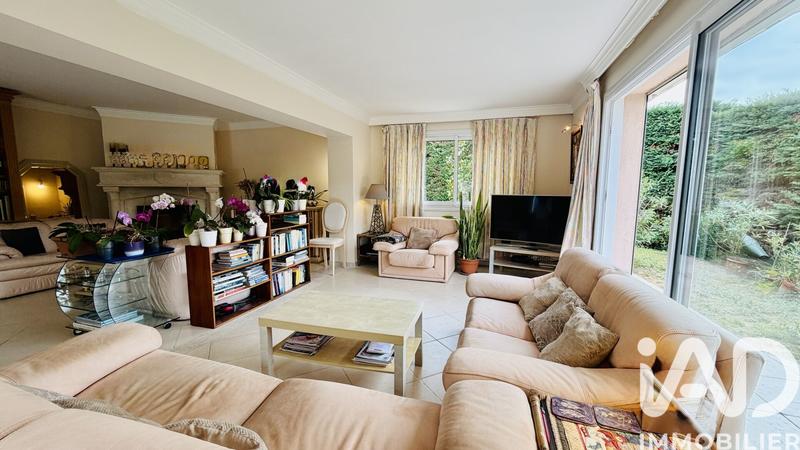 Maison - 231 m² - 7 pièces