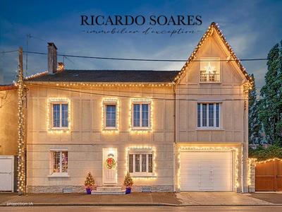 Maison - 277 m² - 10 pièces