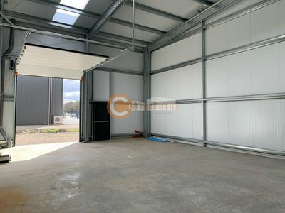 Local d'activité / Entrepôt - 95 m²